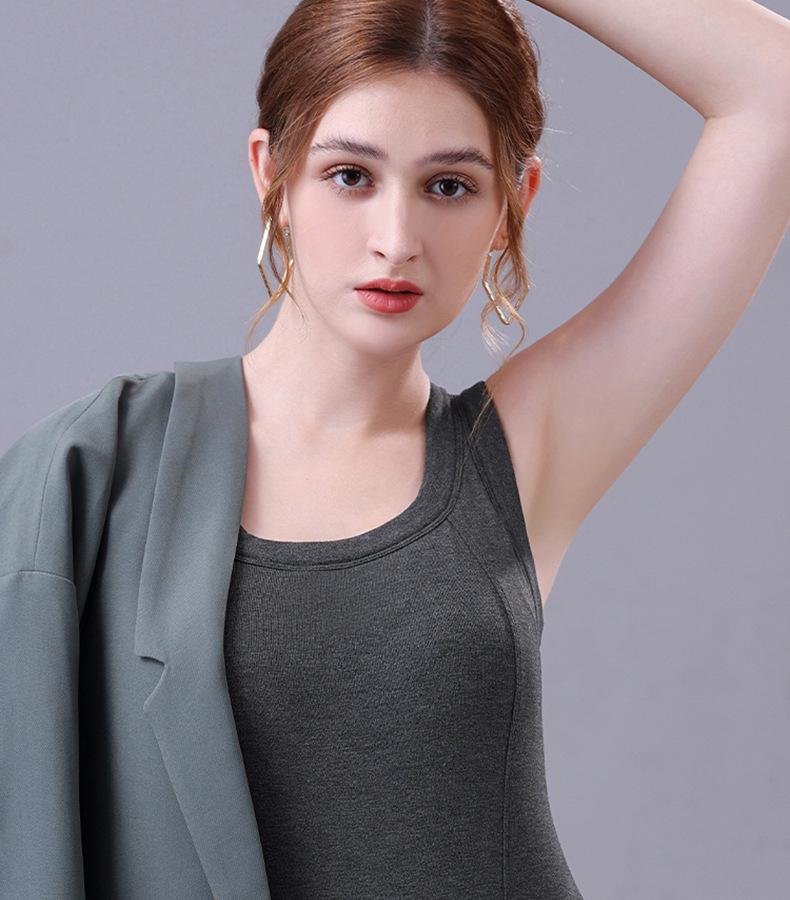 Women's Fleece-Lined Sleeveless Vest with Chest Pads - Seamless Slimming Base Layer for Autumn/Winter
