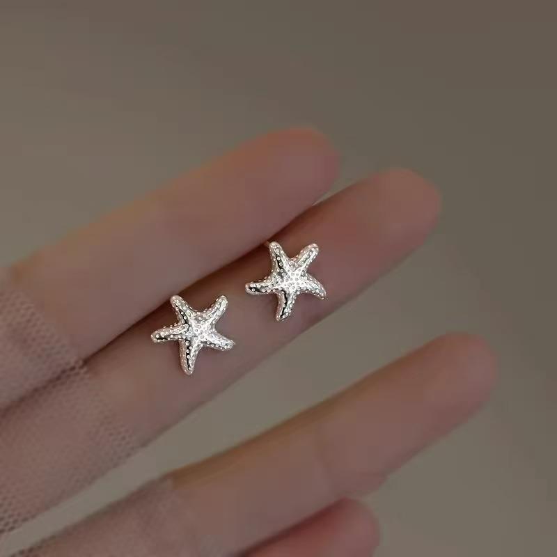 Raising Ear Holes, Small Stud Earrings for Women, Simple, Sweet, Small and Fresh Earrings, Niche Design, Versatile Earrings