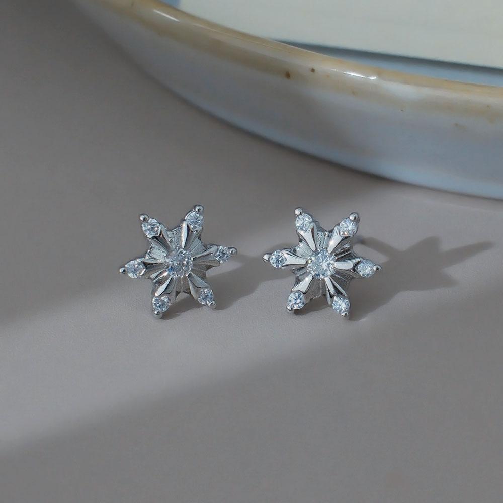 Strong Color Retention, Personalized Trend, Diamond-Encrusted Snowflake Stud Earrings, Niche Design, High-End Light Luxury Earrings, Earrings.