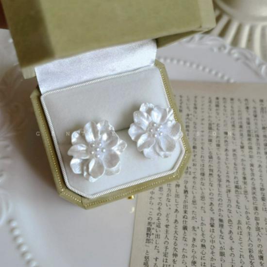 

High-End French Camellia Sterling Silver Clip-On Stud Earrings - Retro Style, No Piercing Needed