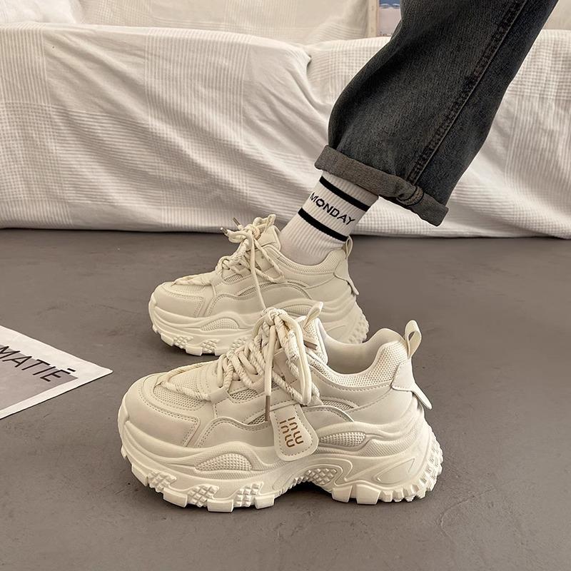 

European station shows small platform dad shoes, women s spring and autumn increase 2025 new popular white casual sports shoes 35 белый