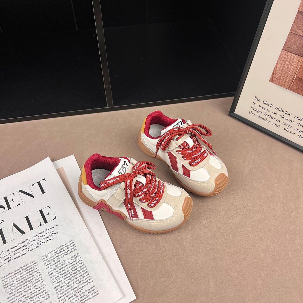 2026 Vår/Höst Andningsbara Halkfria Sportskor för Pojkar & Flickor - Snygga, Mångsidiga Anti-Spark Sneakers för Studenter