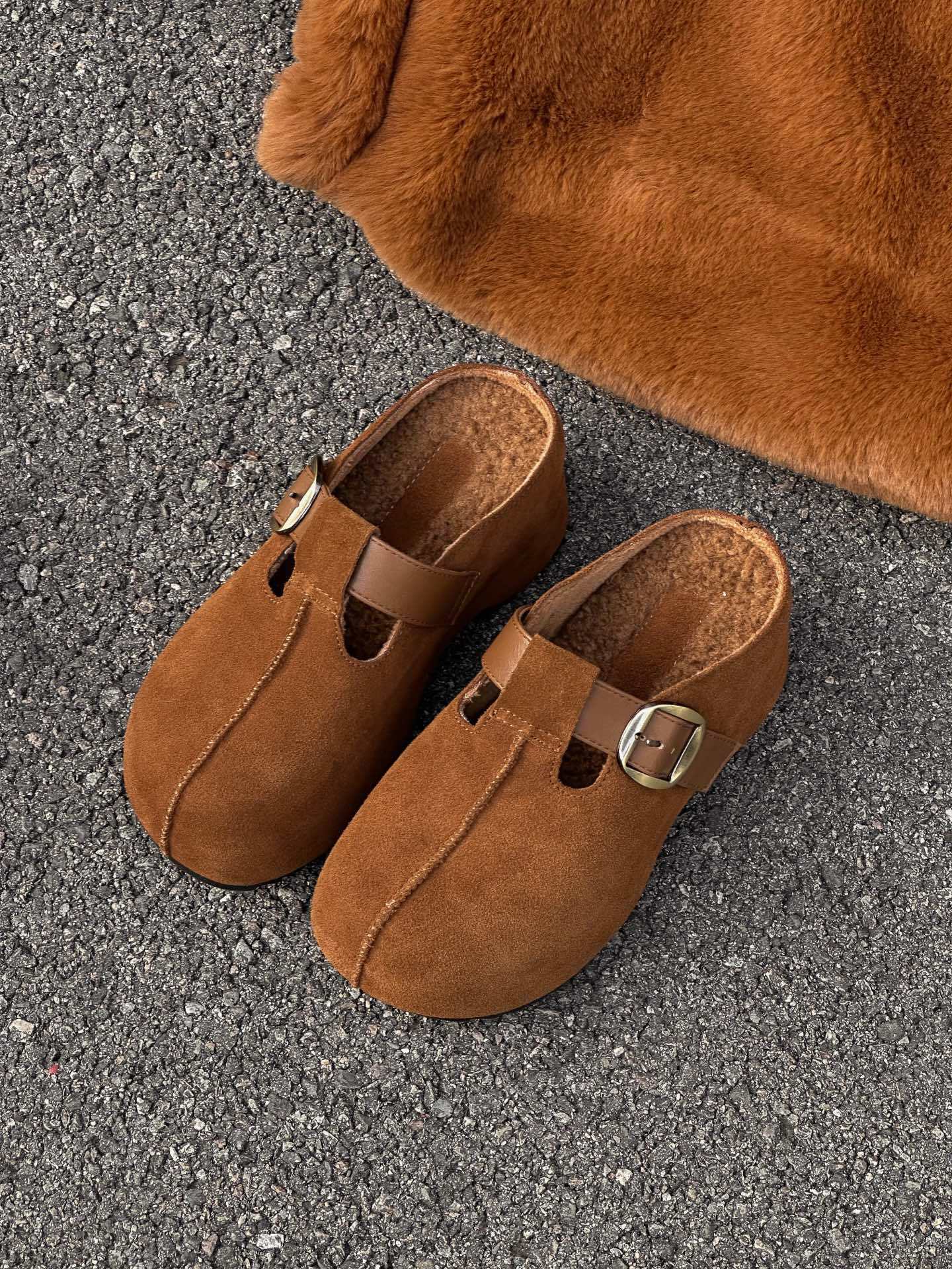 

New 2025 autumn muffin thick-soled inner height-increasing suede toast puff shoes Birkenstocks women s bag head half slippers 39