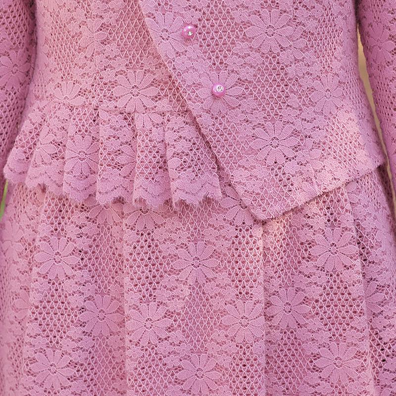 Elegantní a osvěžující krajkové šaty pro ženy středního věku