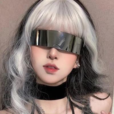 Futuristische Krieger-Sonnenbrille: Trendige, integrierte Partybrille mit personalisiertem Stirnband
