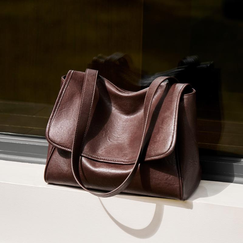 

2025 Autumn Winter New Messenger Bag Niche Design Vegetable Tanned Leather Tote Bag Fashion Commuter Large Capacity Women s Bag Long31CM、Thick12CM、Hi