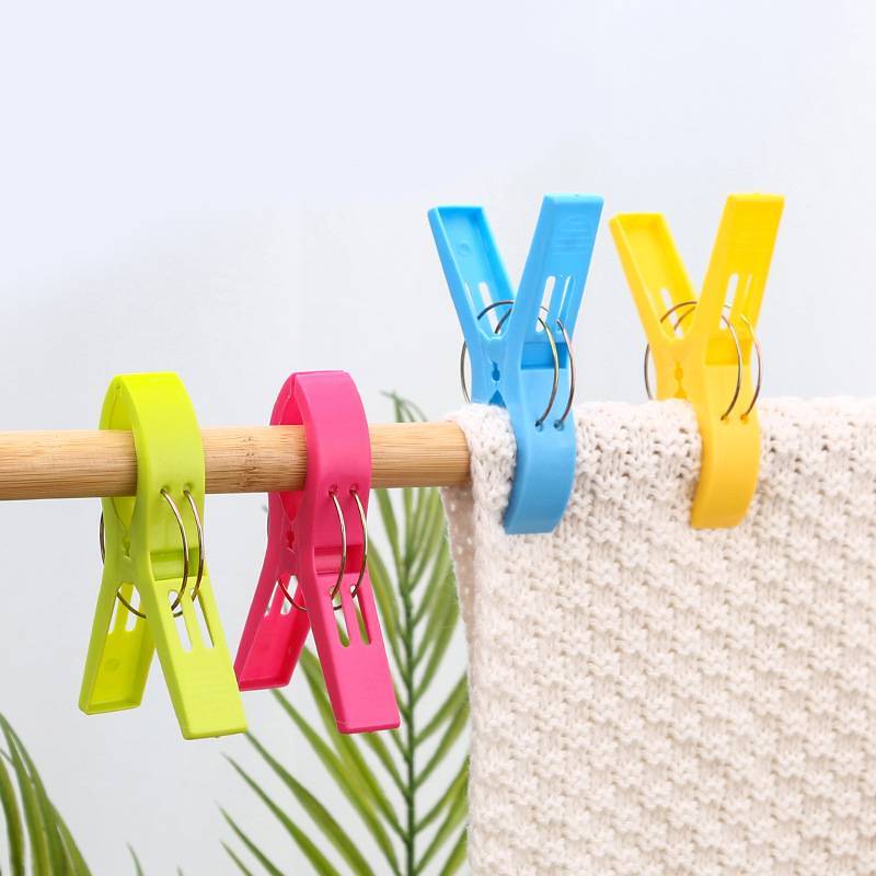 Universal Plastic Laundry Clips With Durable Design For Bedding And Clothing Drying