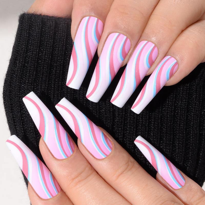 

Нігті, які можна носити. Нігті з простими лініями. Довгі нігті. Нашивка. Веселка. Двоколірні. Нігті. Готовий продукт.