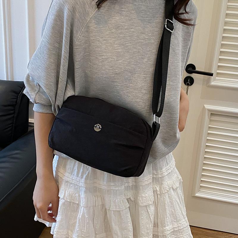 Casual New Lightweight Small Square Bag Female Personality Lightweight and Versatile Solid Color Simple Commuter Student Shopping Messenger Bag