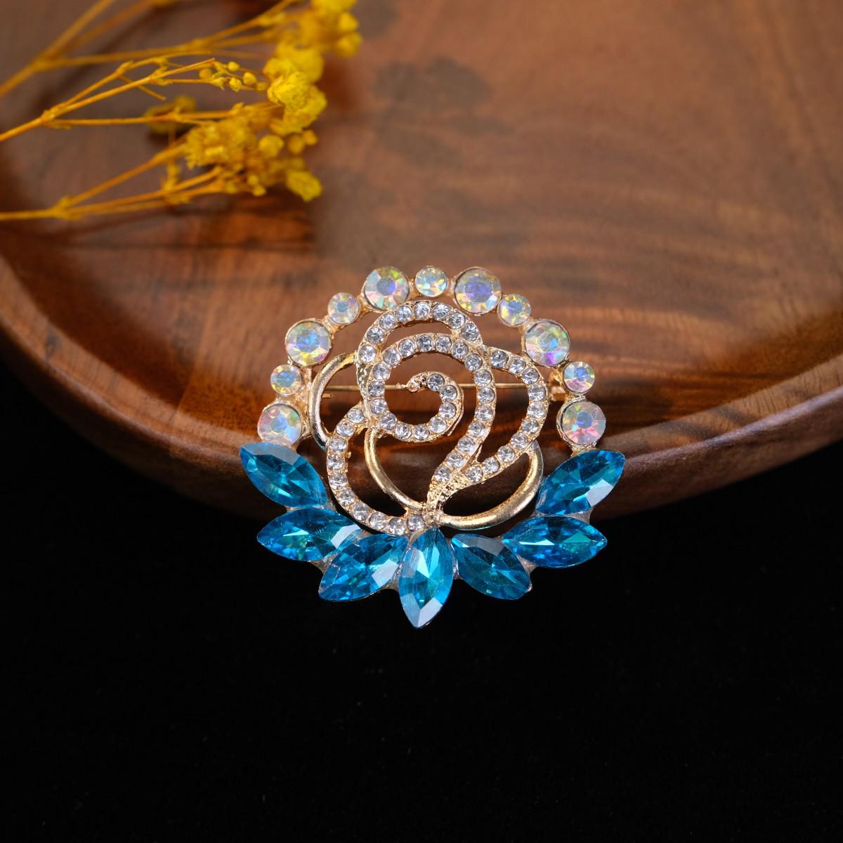 

Елегантна брошка зі стразами: Високоякісна японська та корейська мода кришталева шпилька для шарфа для жінок