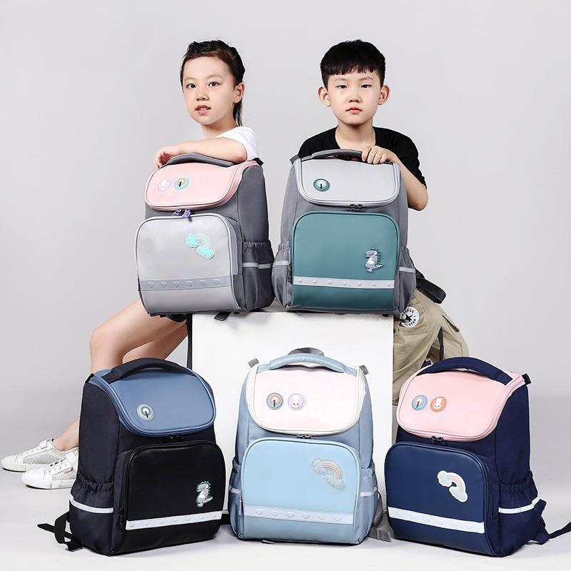 Backbone-Protecting Schoolbag for Elementary School Students (Grades 1-6): Lightweight, Large-Capacity, and Reduces Burden