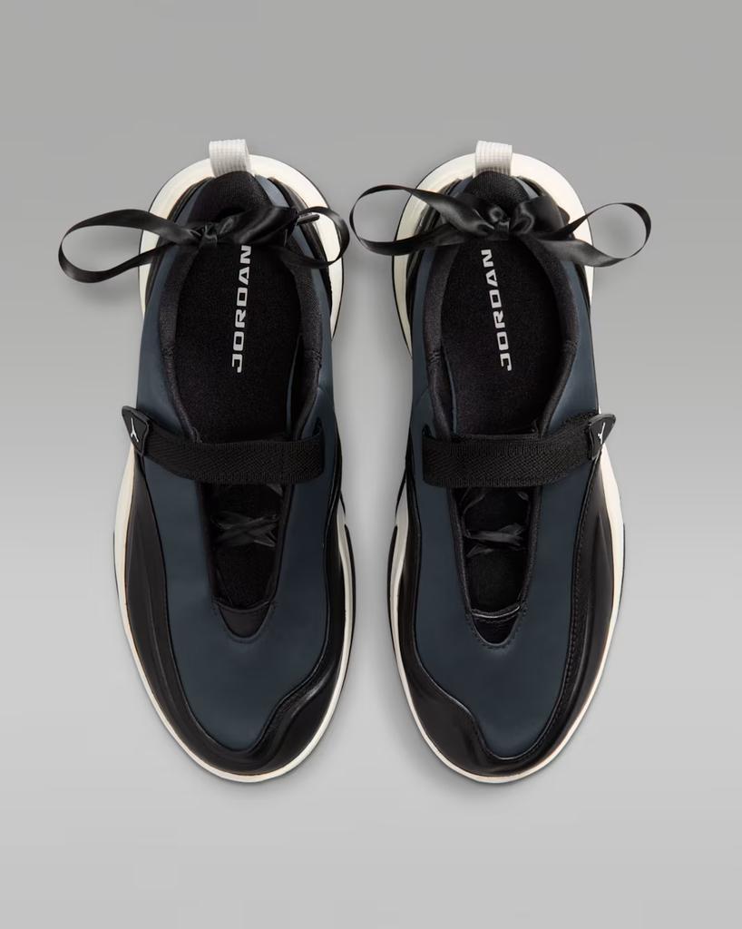 IB8597-001 Nike Jordan Pointe Black Sail (Women's)
