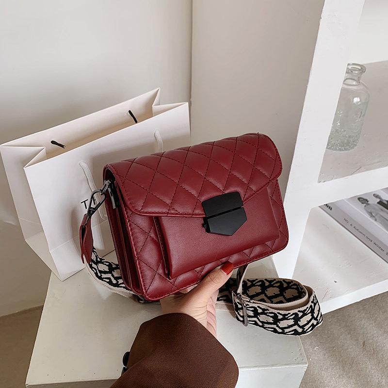 

Manufacturer wholesale bag women 2025 new trendy Korean version shoulder feeling foreign Internet celebrity fashion diamond embroidered thread messeng