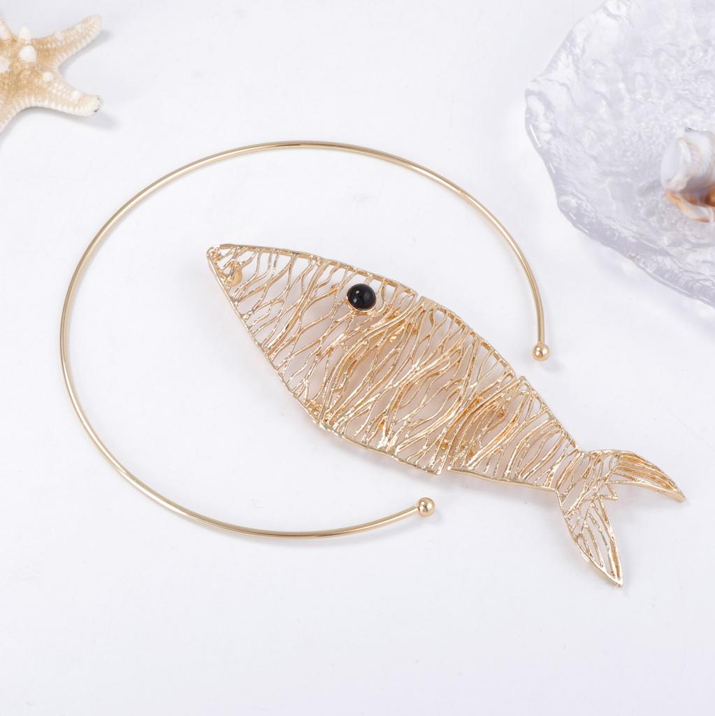 Mode übertrieben schlicht Tier Fischförmige Schlüsselbein Kette Legierung Hohl Fisch Anhänger Halsband Damen Vielseitiger Schmuck