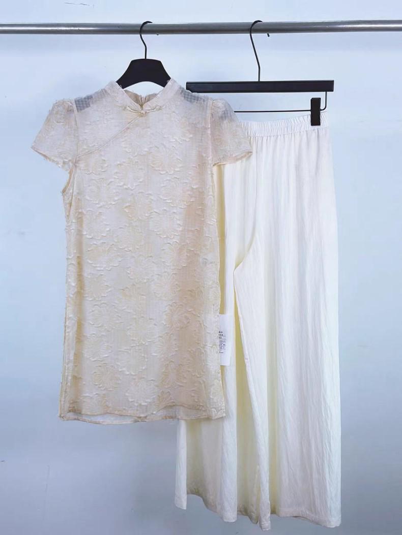 

2026 Elegant Retro Chinese Jacquard Two-Piece Set: Short-Sleeved Top & Wide-Leg Pants for Young Mothers 4XL (135-145 jin)