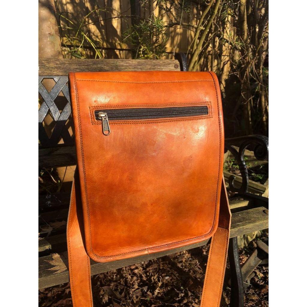 Messenger aus Leder im Vintage-Look, Satchel im Steampunk-Stil, stilvolle braune Ledertasche für ihn, Umhängetasche aus Leder für das iPad, Leder-Manbag