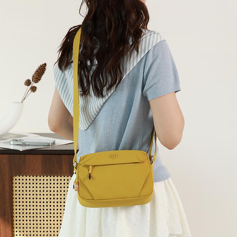 Vattentät Nylon Crossbody-väska med Flera Fickor Casual Axelväska för Kvinnor