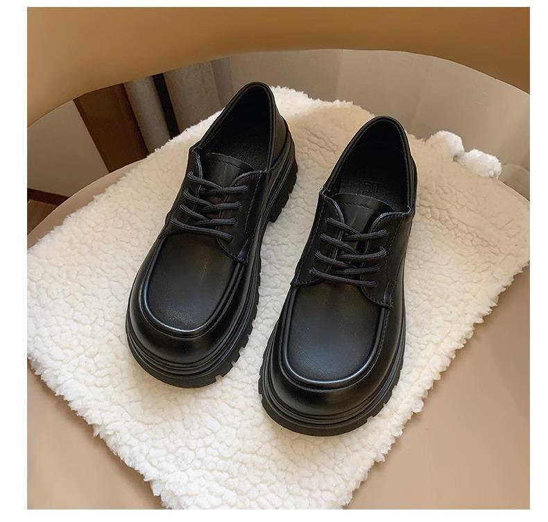 

Лоферы женские новые удобные туфли Мэри Джейн на платформе, универсальные британские, весна-лето, с юбками и маленькими кожаными туфлями 40 чёрный