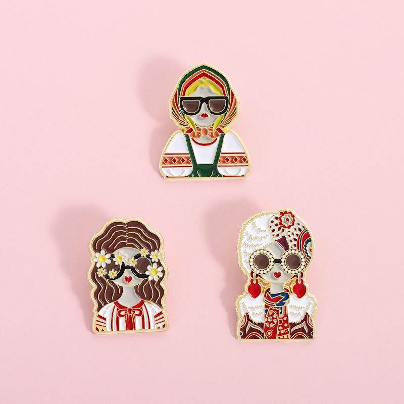 Cartoon-Mädchen-Charakterkostüm-Bilder Emaille-Anstecker Individuell Ethnisch-Stil Figur Souvenir-Broschen Revers-Abzeichen Schmuck Geschenk