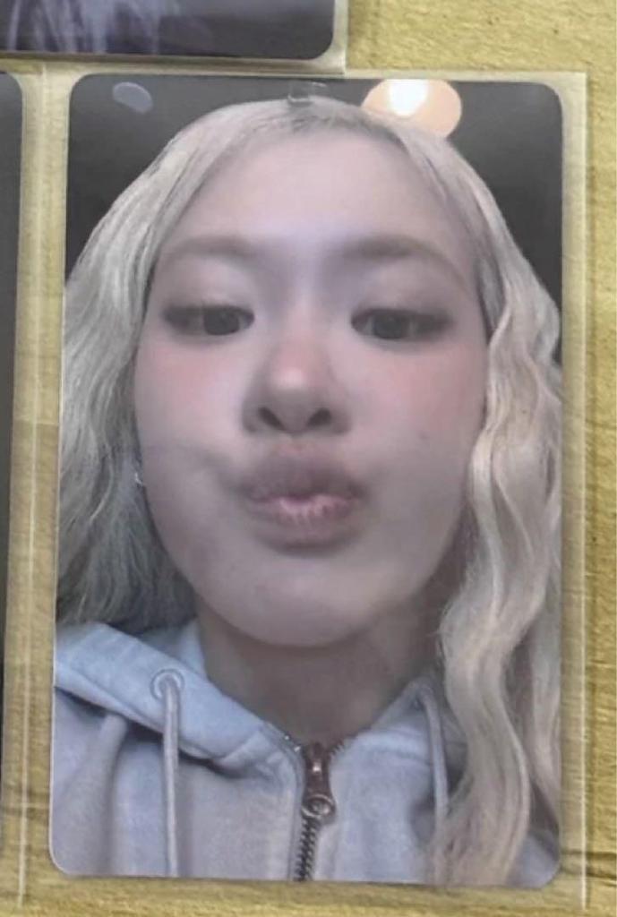 [USED] BLACKPINK Rosé Rosie China Shenzhen Pop-Up Purchase Bonus B