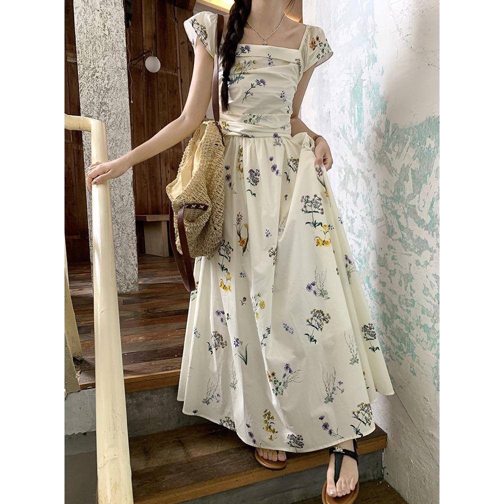 Vestido floral de manga bufante com decote quadrado Xiaofei para crianças, novo de verão, para férias na praia, pausa para café, com temperamento francês, vestido longo