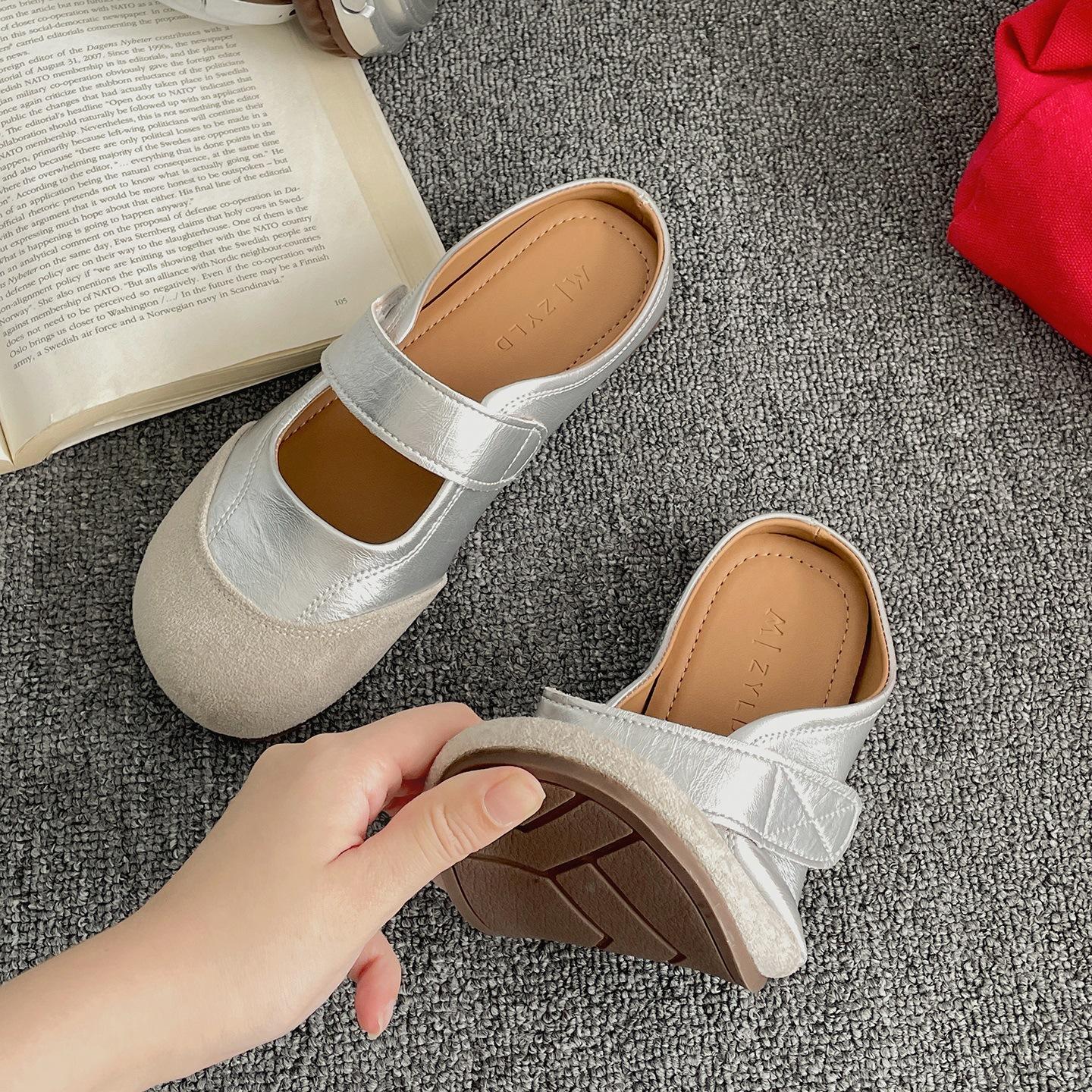 

Популярные серебристые ретро нескользящие шлепанцы с плоской подошвой и закрытым носком для женской летней обуви 2025 новые модели с юбками и полузакрытые Birkenstocks 40 серебряный