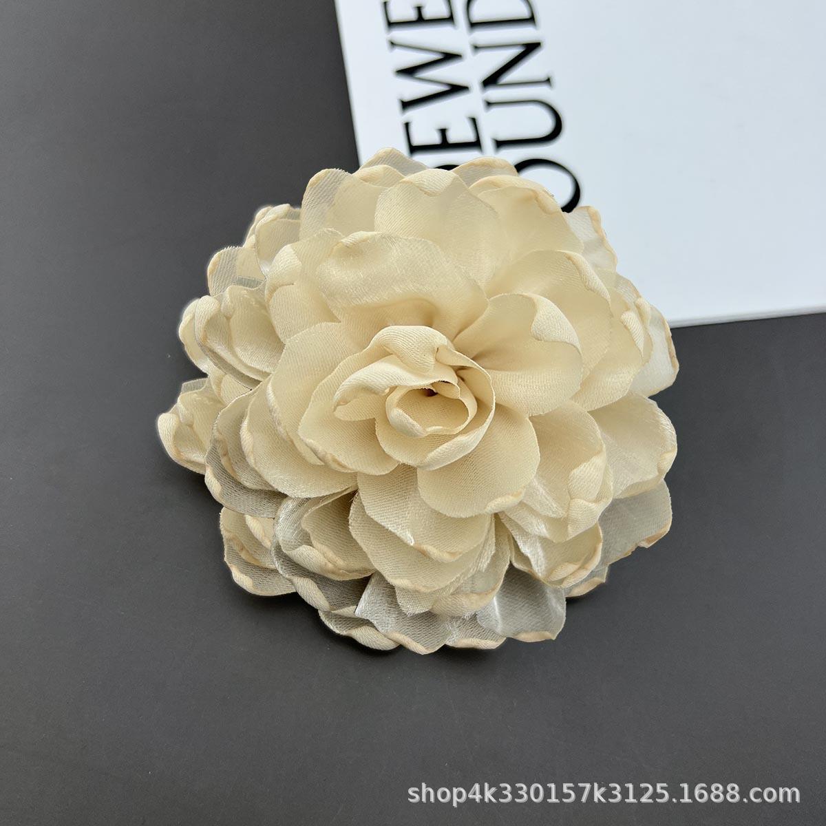 

Геометрическое ожерелье с подвеской из больших и маленьких квадратов One Size