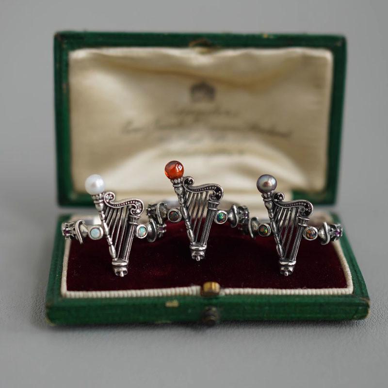 Fashionable Unique And Open Design Copper Ring For Women With Geometric Details Gemstone