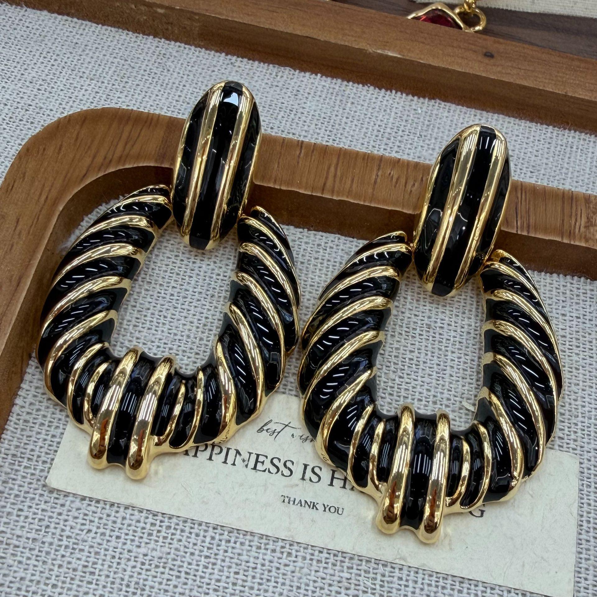Heavy Industry Medieval Vintage Black And White Striped Big Earrings Retro Geometric Hollow Personality Exaggerated Ear Jewelry