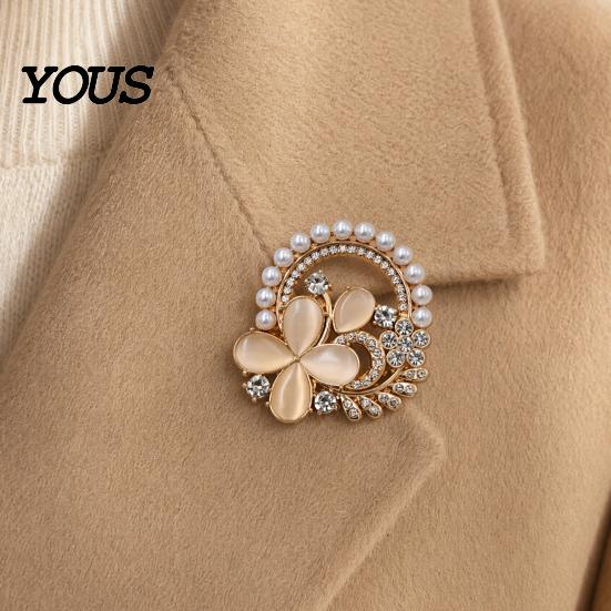 Metal Collar Pin Solid Alloy Pin, Four-Leaf Clover Center Shape Brooch with Electroplated Faux Opal, Anti-Oxidation Fastener for Coats