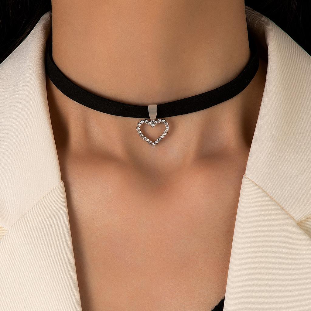 Vintage Gothic Short Flannel Snake Necklace, Black Trend Necklace Collar Collarbone Chain