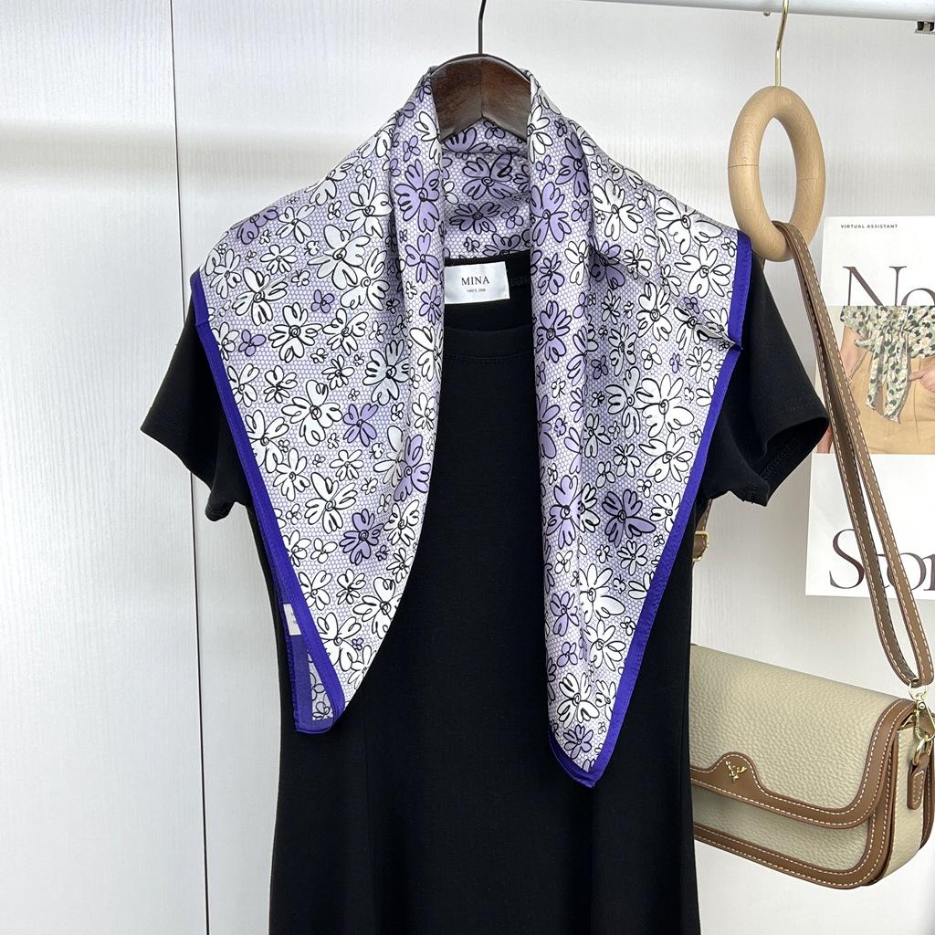 Spring And Summer Silk Chinese Square Scarves Go Out To The Street With Mulberry Silk Silk Scarves With Fresh Green Silk Scarves And Shawls.