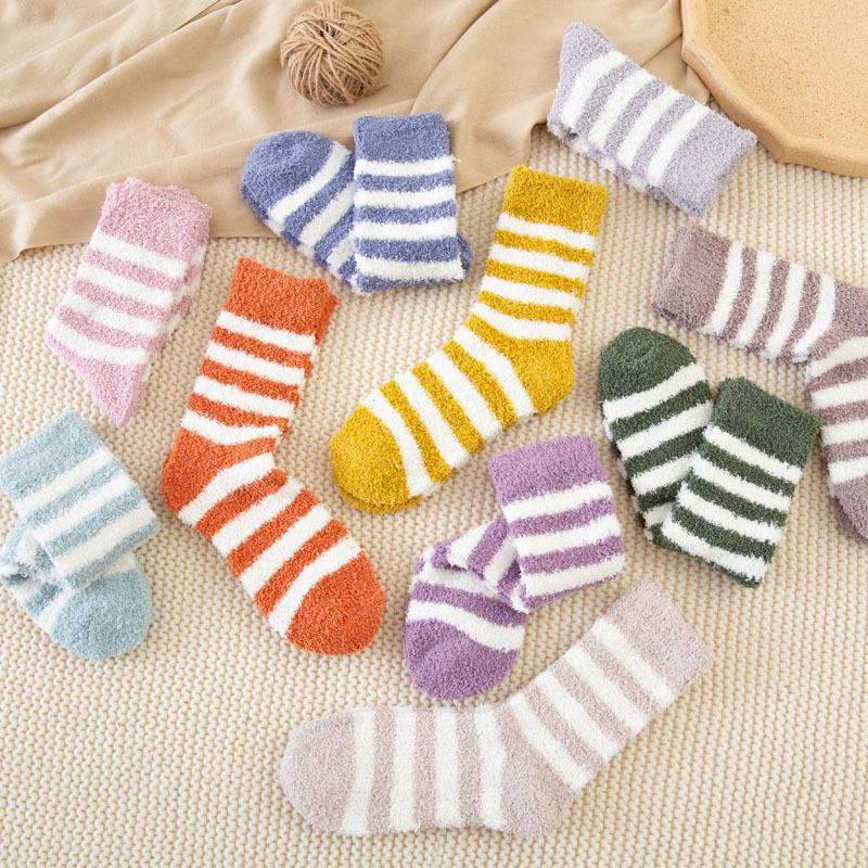 5/10 Paar Lässige Winter Verdickte Gestreifte Korallenfleece Socken für Damen Fleecegefüttert Warme Haus Schlafsocken Mittlere Wade Plüsch Boden Socken Überzieher