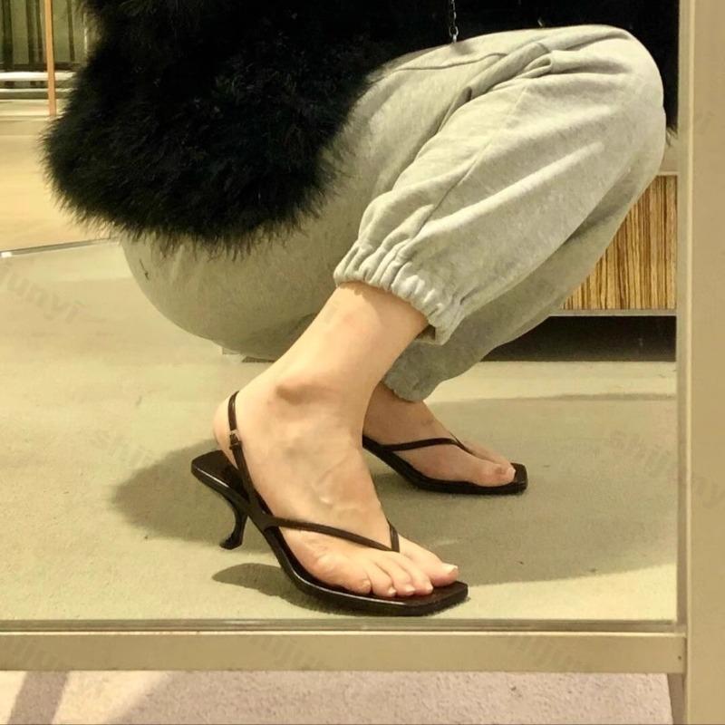 Sandales d'été tendance pour femmes 2025 Rétro Bout carré Entre-doigt Talons hauts Femmes Tongs Sexy Mode Robe Escarpins Sandales à talons
