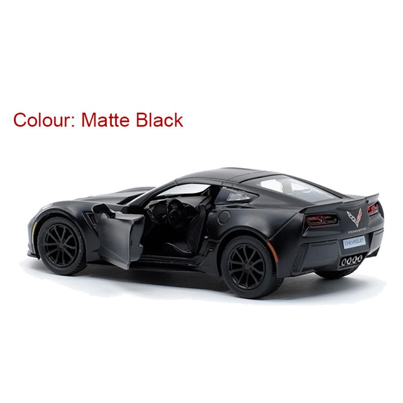 1:36 Chevrolet Corvette C7 Alloy Diecast Modely supersportovních modelů aut, simulační kovová karoserie vozidla se stahováním Dětské hračky
