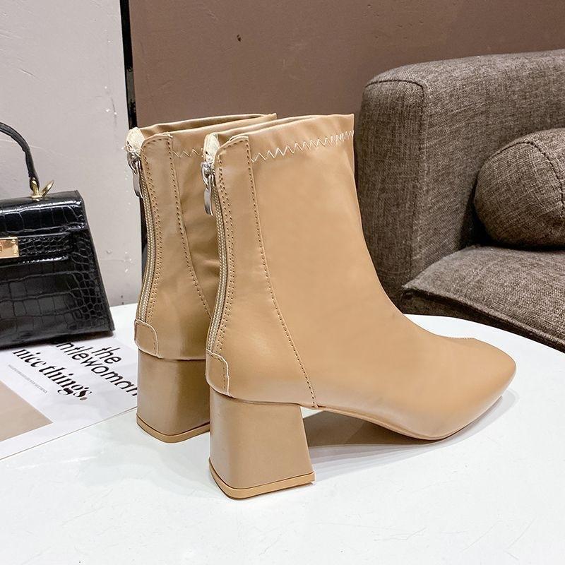 Shopping is light and not tired, daily 's boots and 's shoes are new, elegant, trendy, fashionable and versatile design is niche