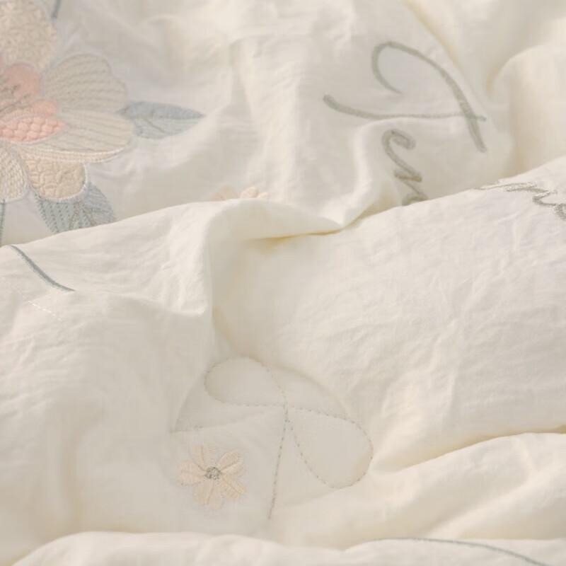 Qisefang Washed Cotton Embroidered Winter Quilt