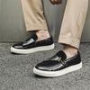 Fashion New Handmade Mens Casual Shoes Leisure Slip On Shoes Fashion Outdoor Sneakers Lightweight Comfy Man Loafers Breathable Moccasins