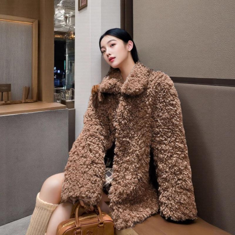 High-end imitation lamb wool coat for women's winter new thickened loose design lapel light environmentally friendly leather