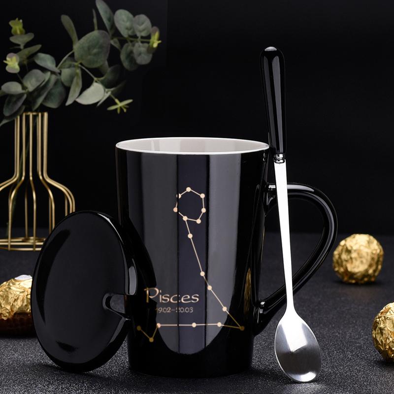 

Керамические кружки 12 созвездий, креативные кружки с крышкой-ложкой, черная кружка, фарфоровая кружка со знаком зодиака, молоко, кофейная чашка, посуда для напитков, подарок для пар 401-500ml