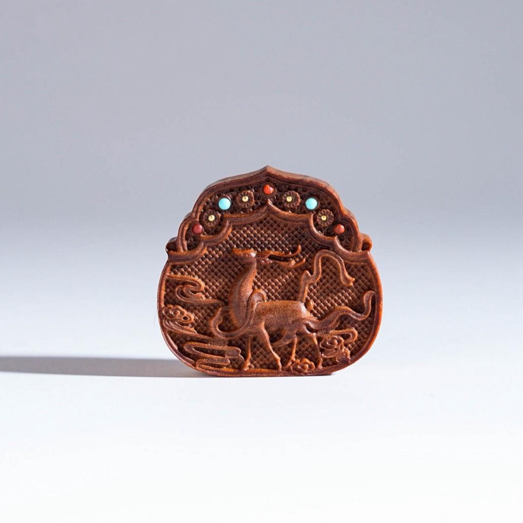 Old Mountain Sandalwood Deer Pendant Necklace - Handcrafted Cultural Plaything & Gift