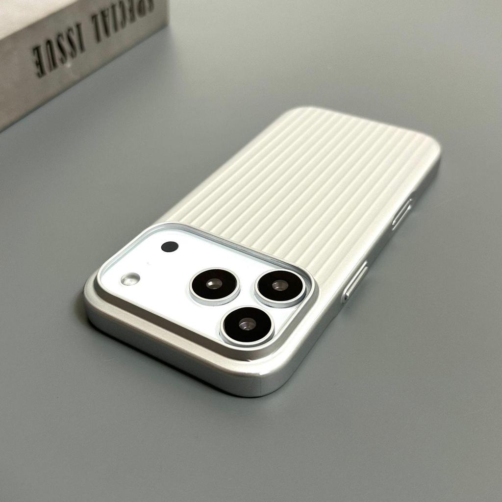 iPhone 17 Pro Max Magnetic Case: Corrugated Light Ridge, Matte Skin-Feel, Stylish Design