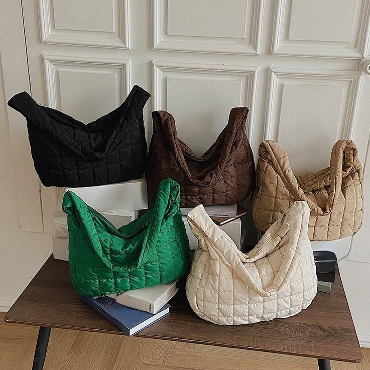 Nylon Tasche 2023 Neue frauen Tasche Handtasche Tote Herbst/Winter Neue Mode Raum Baumwolle Anzug Tasche Große Kapazität lingge Knödel Tasche