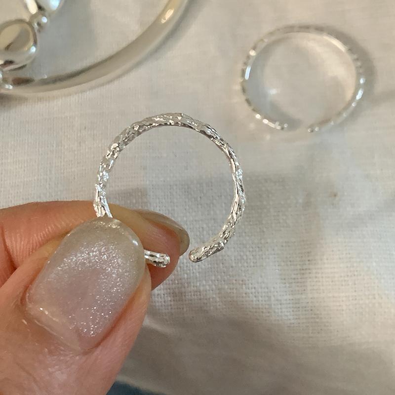 Textured Minimalist Women's Stackable Ring - Simple, Versatile, Light Luxury Design