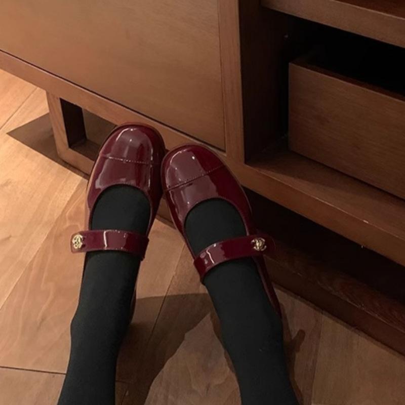 Französischer College-Stil klassisch vielseitig runder Kopf leichte Öffnung ein Wort mit dickem Absatz Mary Jane Einzelschuhe Damen kleine Lederschuhe Damen s
