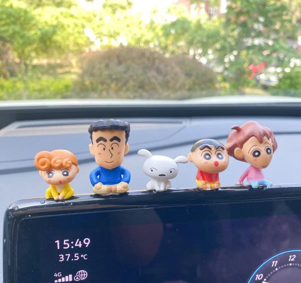 5 szt./Zestaw Anime Crayon Shin-chan Mini Figurka Zabawka Dekoracja Biurka Samochodu Model Kolekcjonerski Lalka Fani Dzieci Prezent na Urodziny