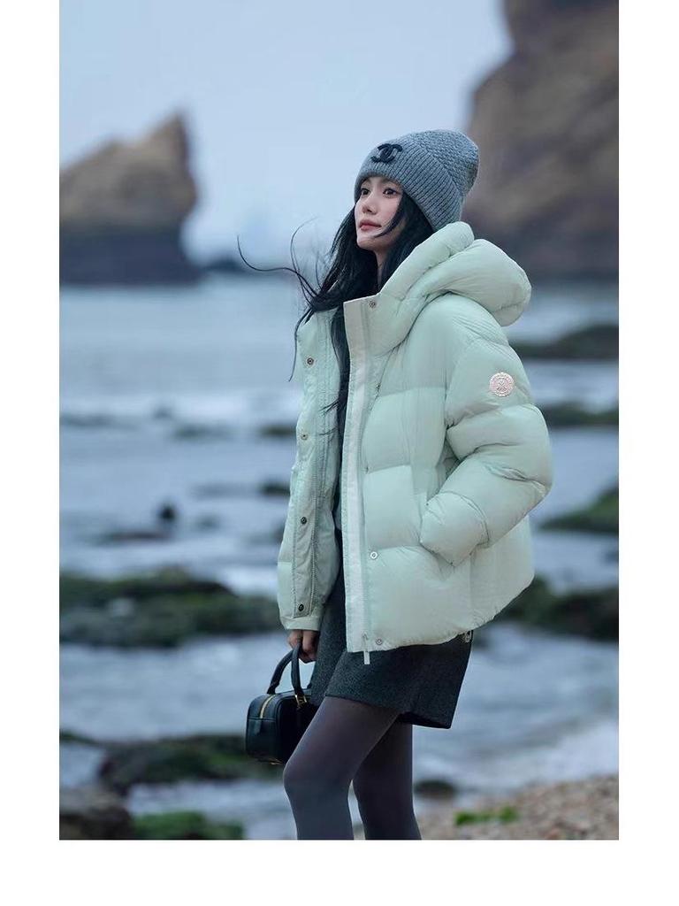 Dámská péřová bunda 2025 - Série Sněžná hora, 90% bílé kachní peří, s kapucí, zateplená, módní chlebíčkový styl