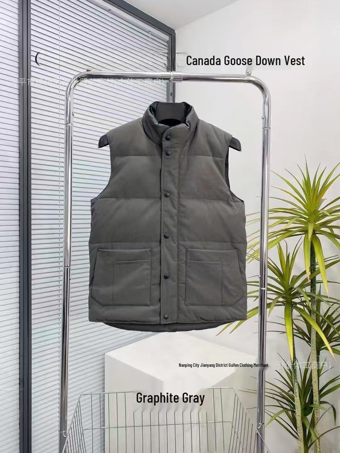 

Жіночий класичний пуховий жилет Canada Goose Small