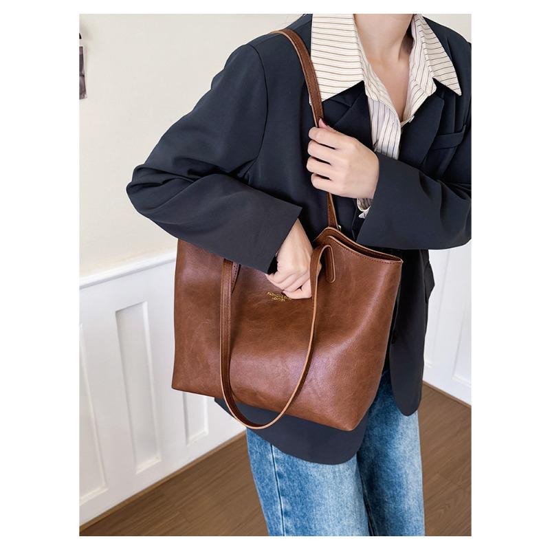 Light luxury niche large-capacity bag women's spring and autumn new super hot versatile shoulder bag high-end commuter bag