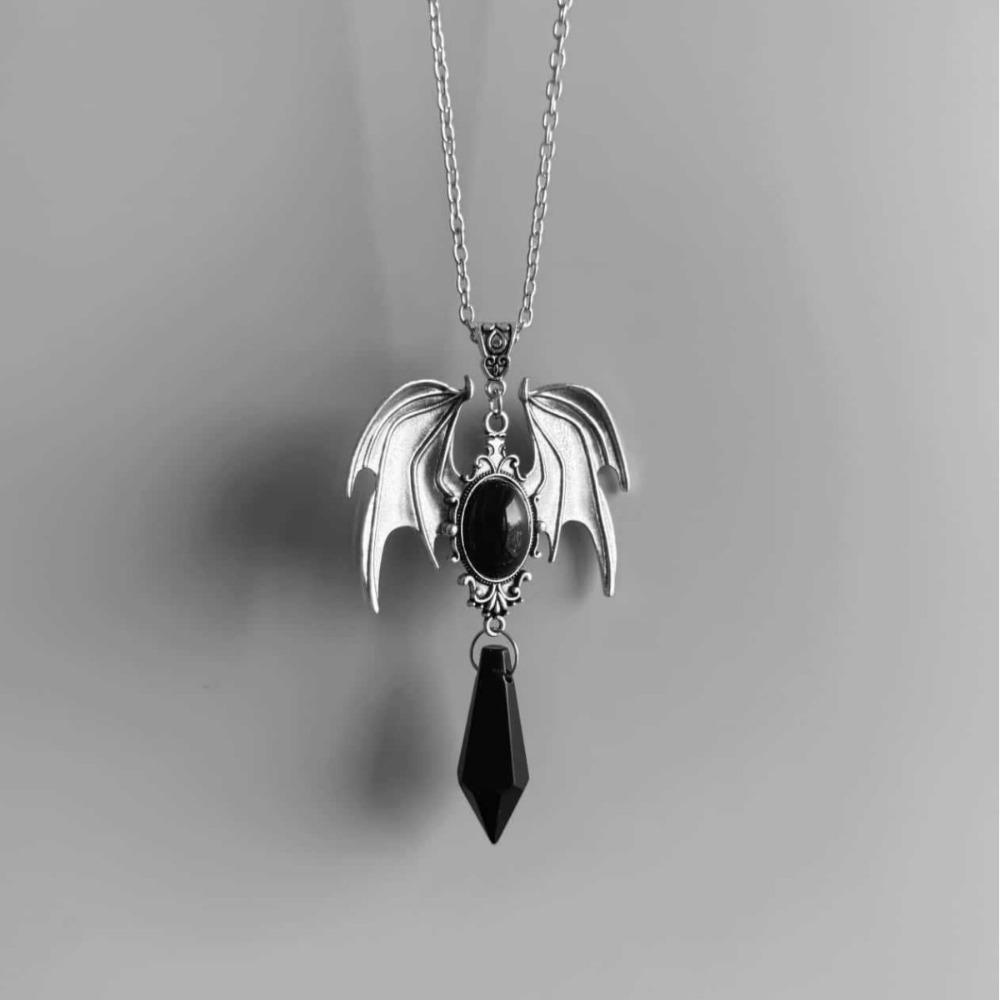 Retro Gothic Sliver Color Bat Wings Baroque Oval Ruby Crystal Conical Tassel Pendant Necklace for Women Halloween Party Jewelry